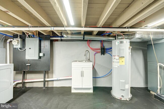 Building Photo - 2643 N Mascher St