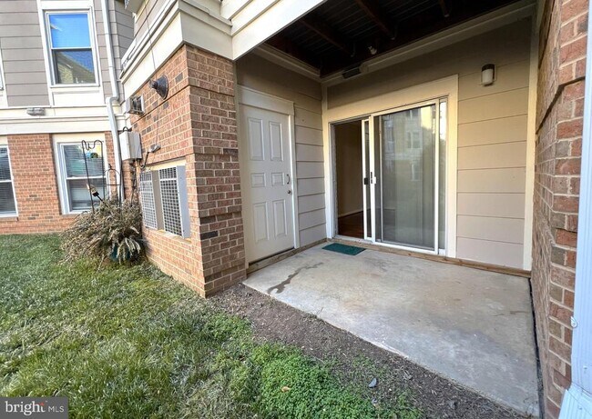 Building Photo - 12919 Alton Square