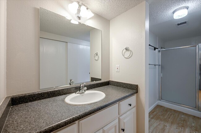 Building Photo - 10 Pueblo Dr