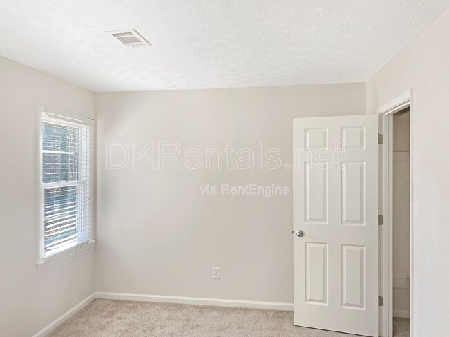 Building Photo - 860 Crab Orchard Dr