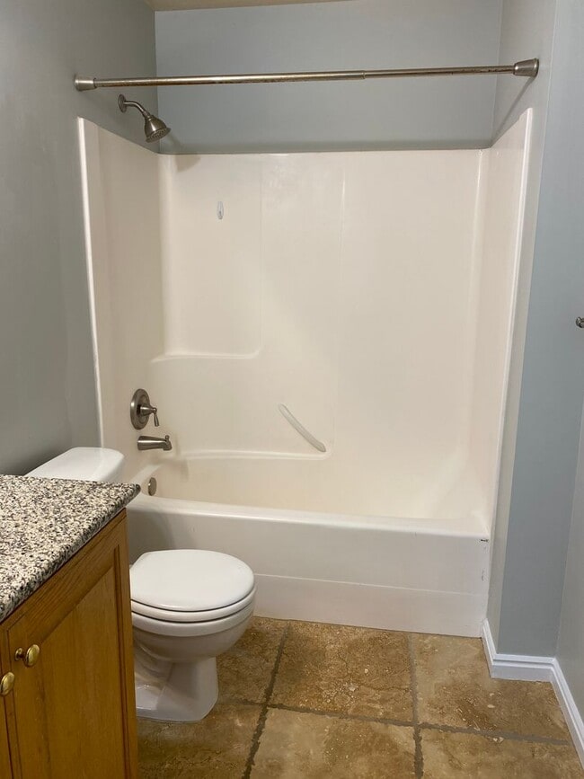 Building Photo - 2 Bed 1 Bath Brentwood Condo