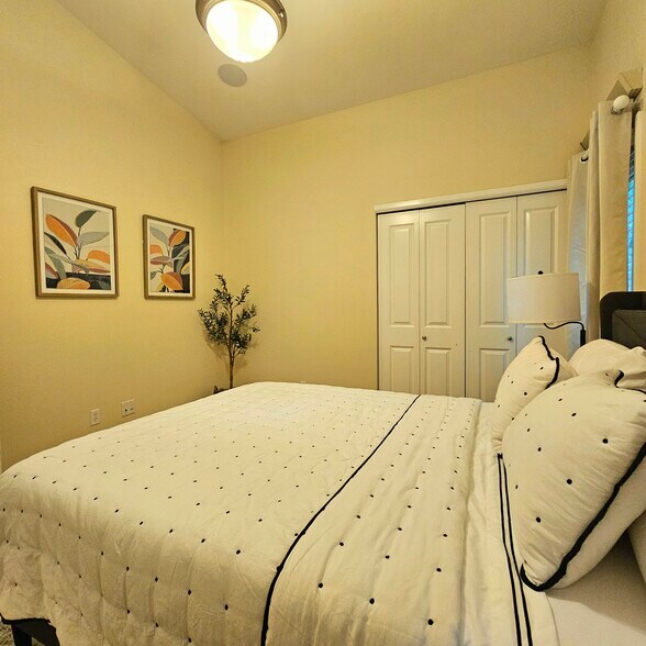 Building Photo - 5631 Acclamation St E