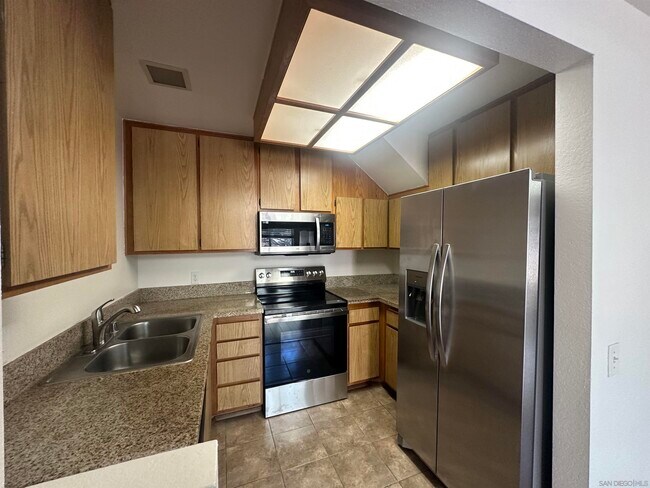 Building Photo - 4050 Rosenda Ct