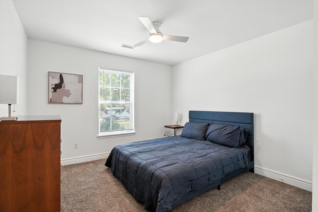 Building Photo - 5713 Camden Cir