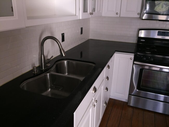 Building Photo - 2347 Waterside Dr