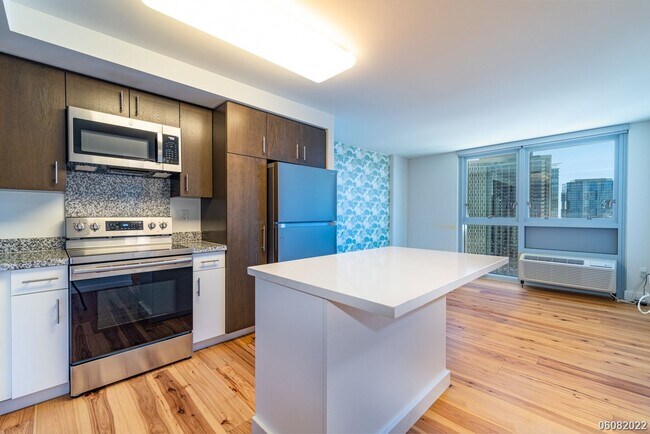 Building Photo - 988 Halekauwila St
