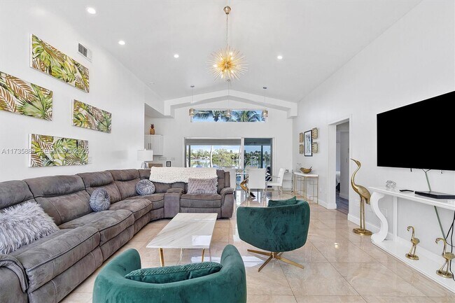 Building Photo - 2541 NE 195th St