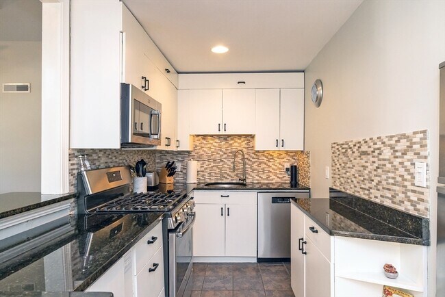 Building Photo - 345 Ashmont St