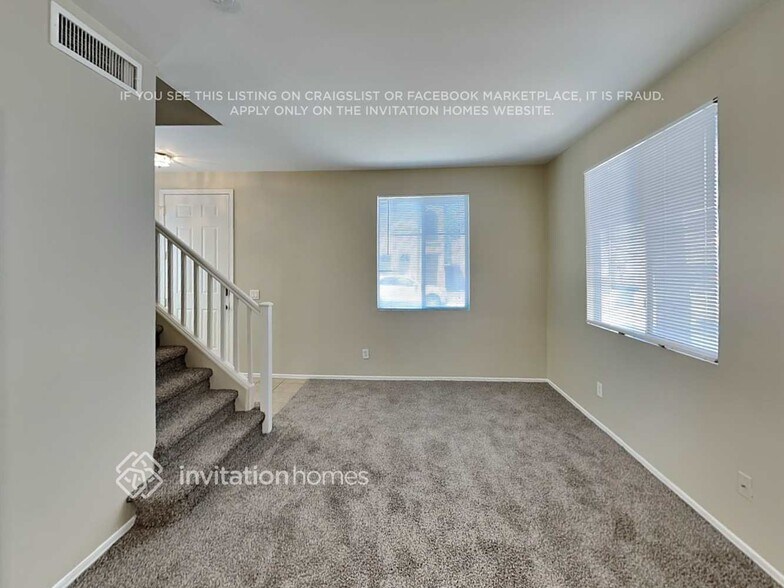 Building Photo - 1419 E Mobile Ln