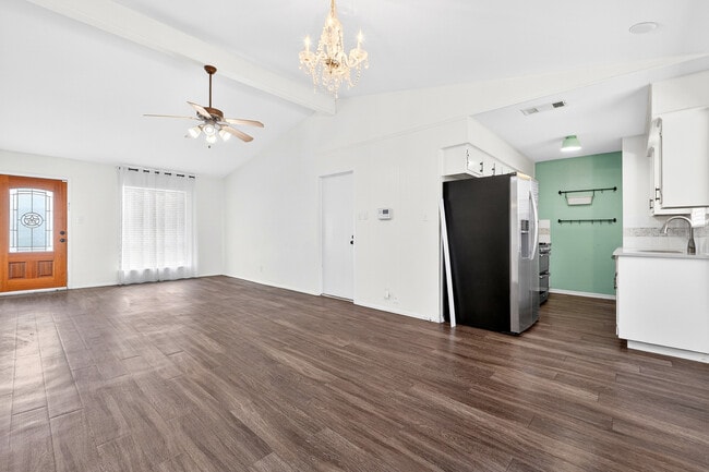 Building Photo - 8408 Maine Dr