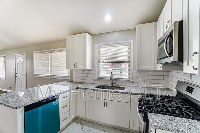 Building Photo - 717 Forest Dr