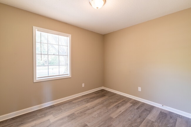 Building Photo - 2248 Colonial Hills Dr