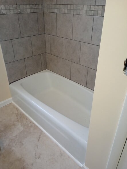 Building Photo - 108 E Chilhowie Ave