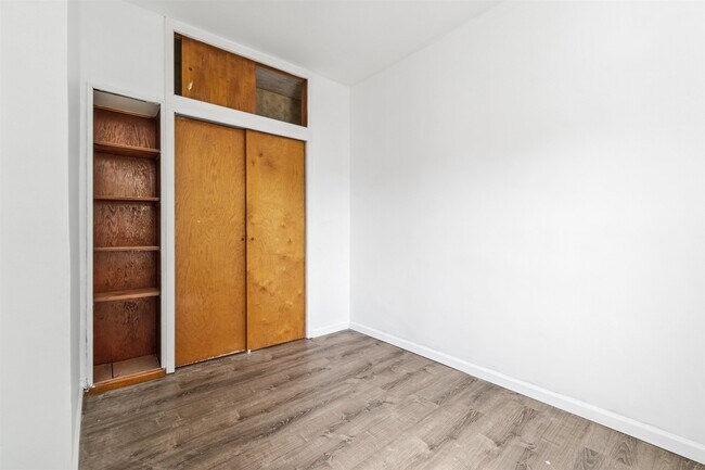 Building Photo - 182 Avenue F