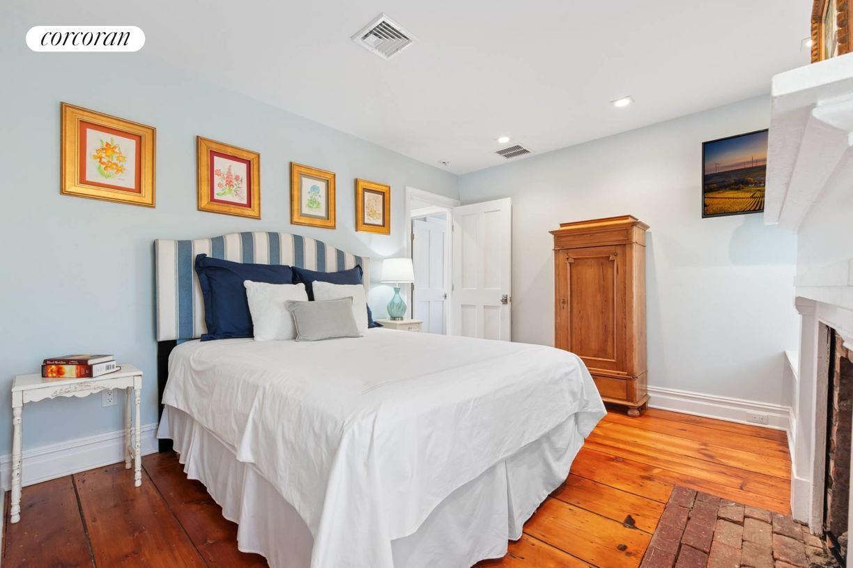 Building Photo - 311 Main St