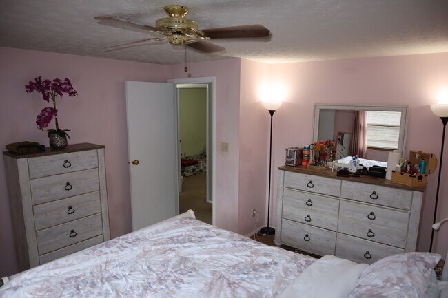 Building Photo - 7344 San Bonita Dr