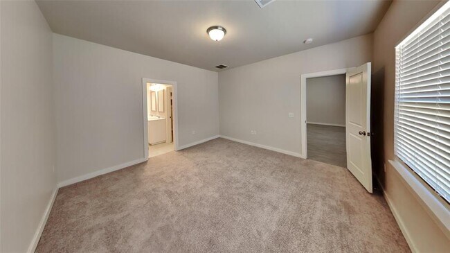 Building Photo - 11659 Split Oak Cir