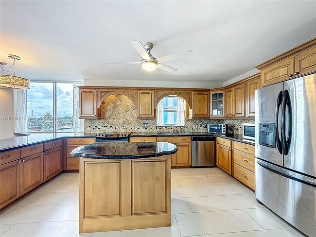 Building Photo - 401 N Riverside Dr