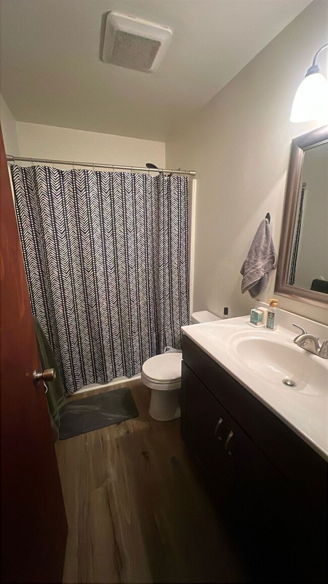 Building Photo - 558 N Plum St