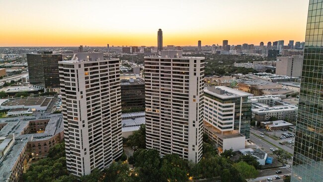 Building Photo - 15 Greenway Plz