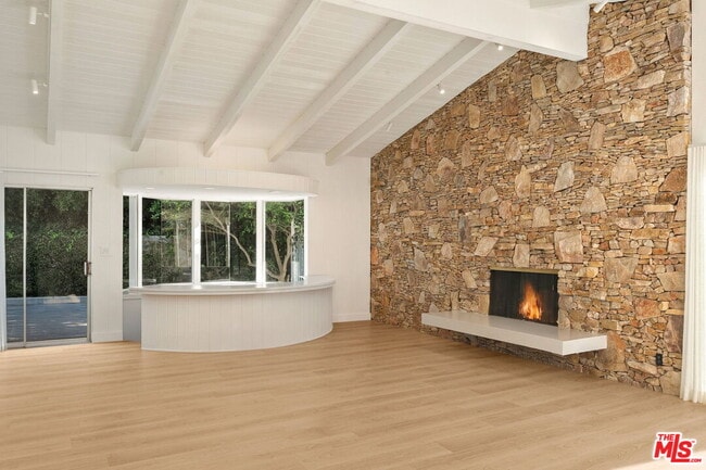 Building Photo - 650 N Tigertail Rd