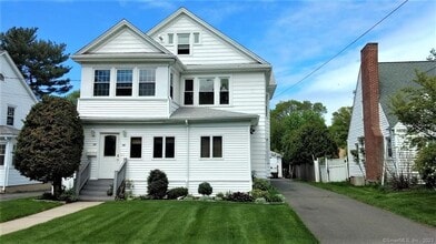 Building Photo - 60 Woodmere Rd