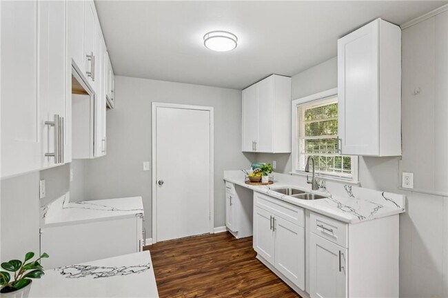 Building Photo - 3036 Will Rogers Pl SE