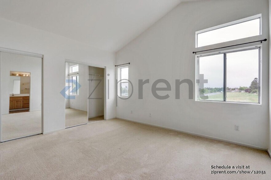 Building Photo - Unit