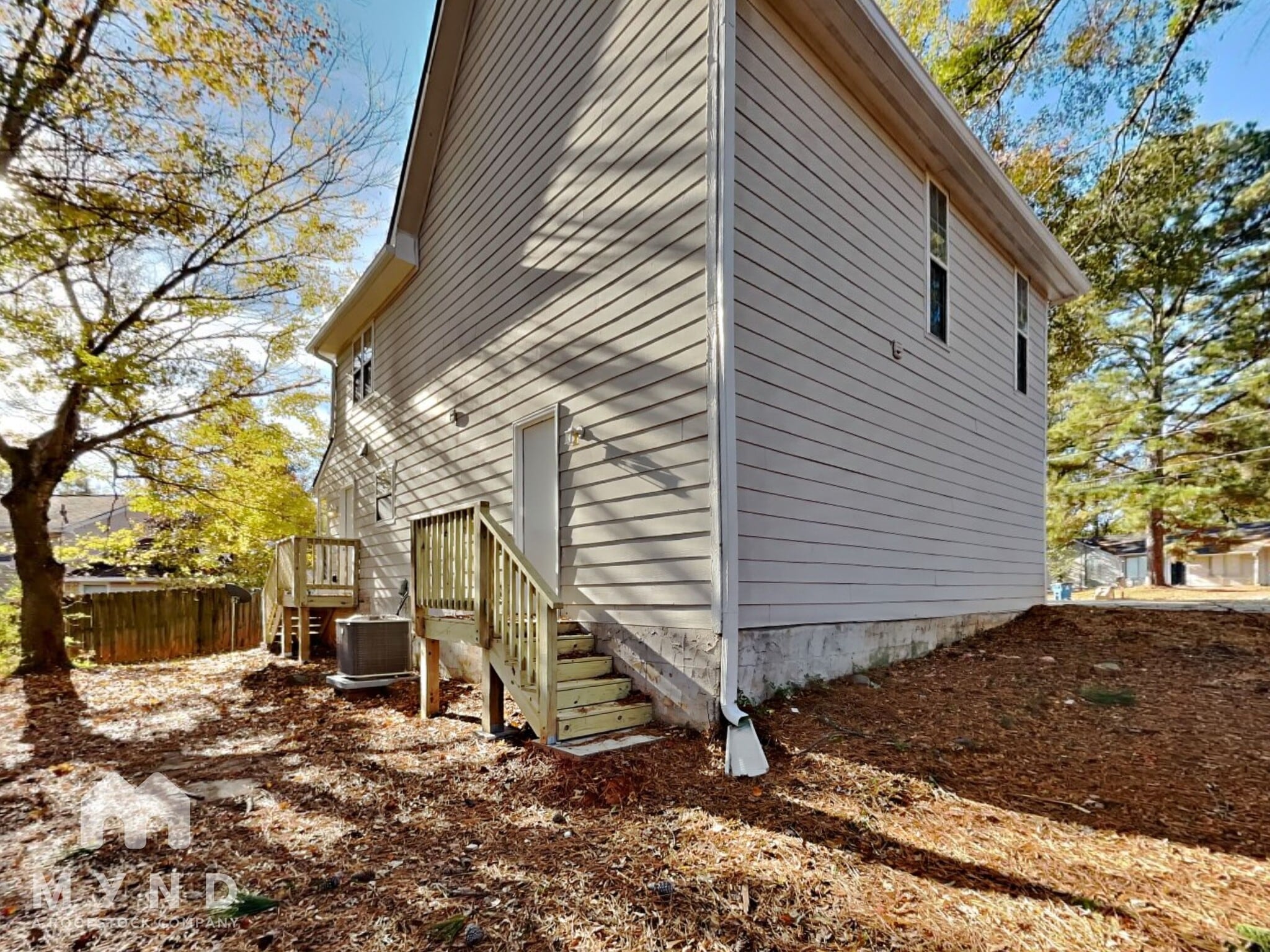 Building Photo - 3050 Brook Hollow Dr