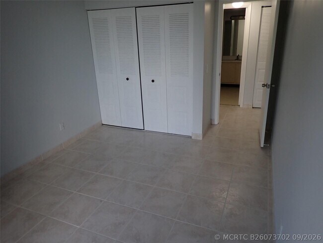 Building Photo - 106 Lake Emerald Dr