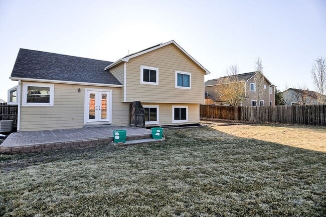 Building Photo - Charming 3 Bedroom Across from Playground & Large Fenced Yard
