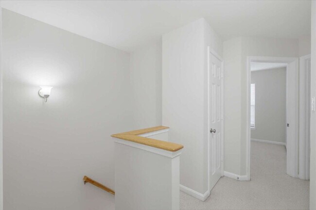 Building Photo - Elegant End-Unit Townhome with Exceptional Community Amenities