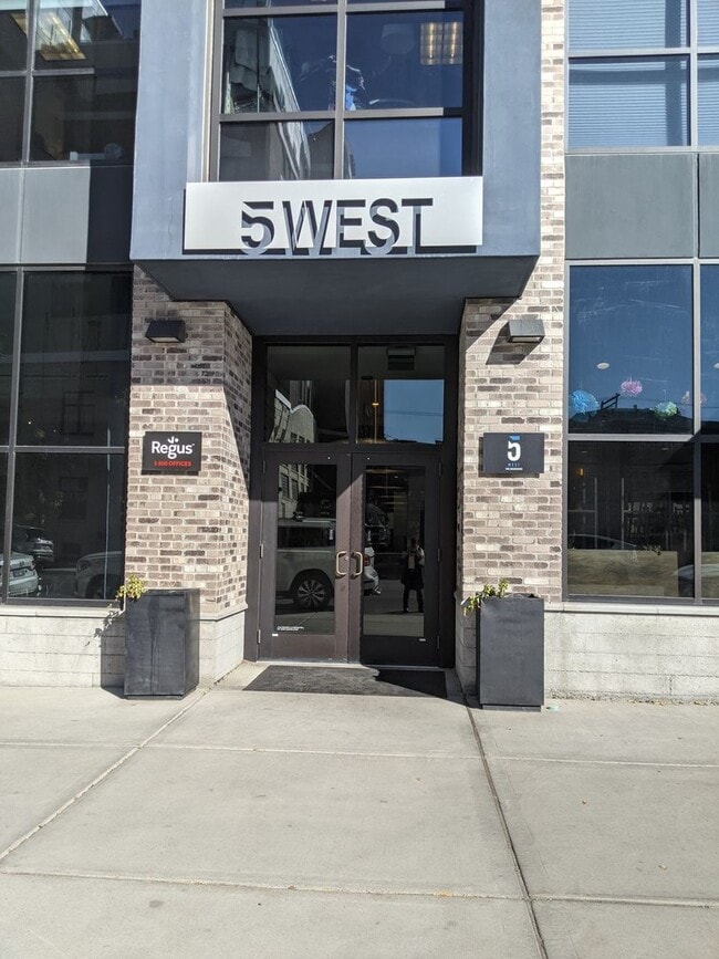Building Photo - Short-term or long-term, upscale fully fur...