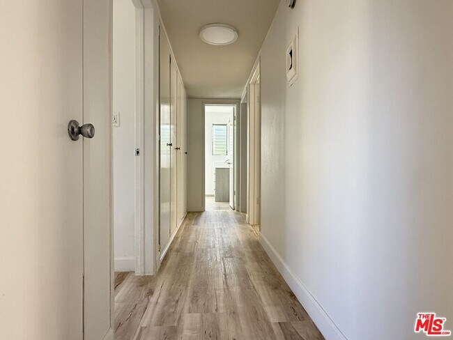 Building Photo - 1438 S Canfield Ave