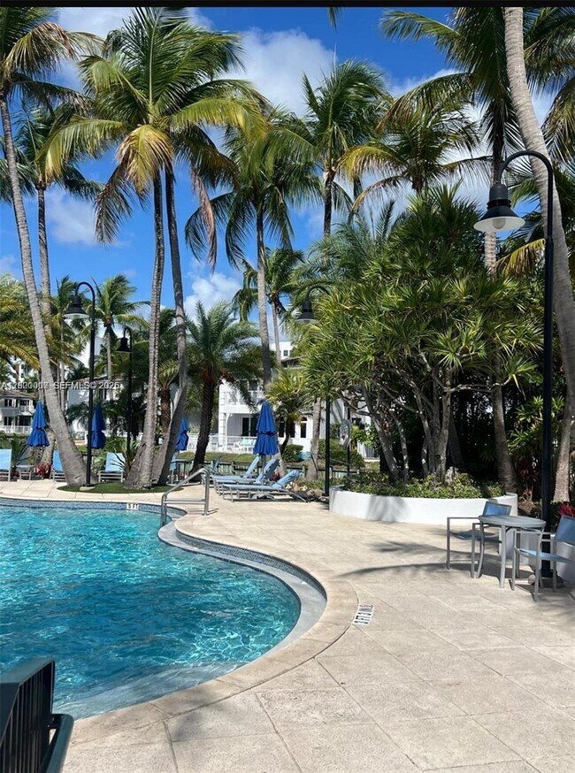 Building Photo - 20931 NE 30th Ct