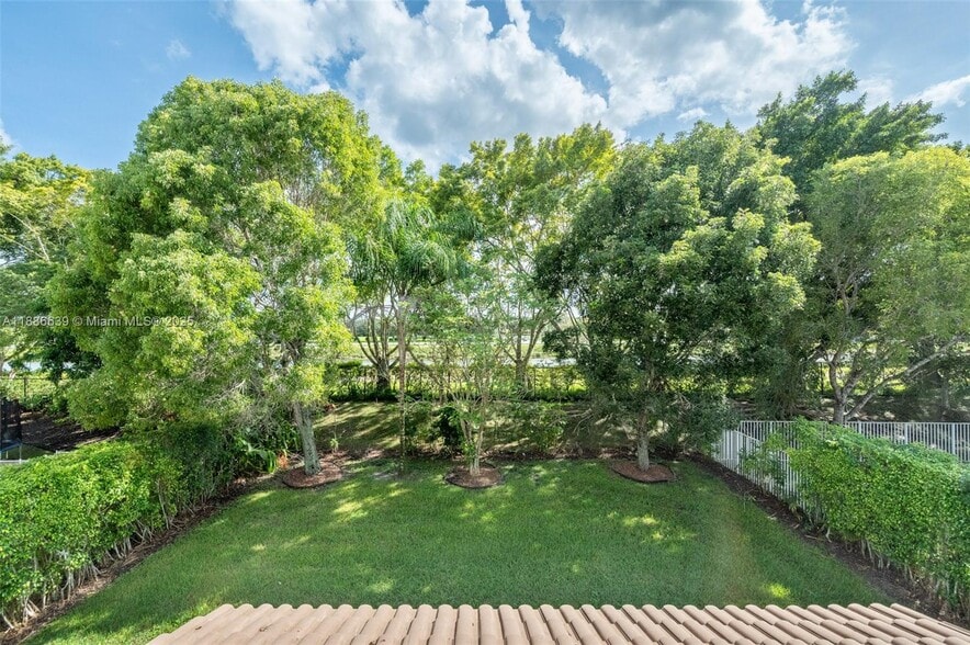 Building Photo - 19282 Seneca Ave