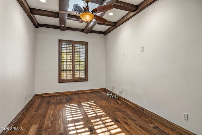 Building Photo - 9222 E Rimrock Dr