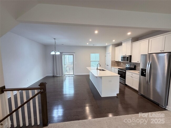 Building Photo - 2053 Birchside Dr