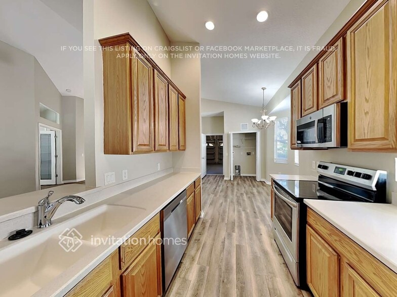 Building Photo - 6627 Tailfeather Way