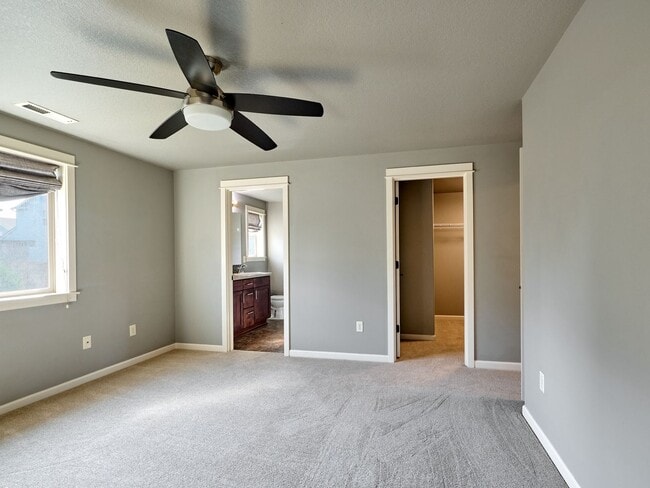 Building Photo - Beautiful 4 bedroom/2.5 Bath Home On Large...