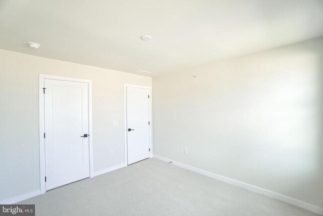 Building Photo - 332 Aspen Wy