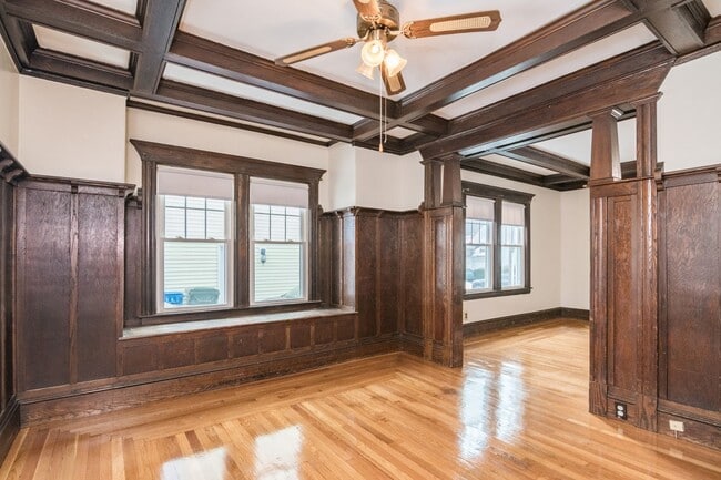 Building Photo - 4 Bedroom, 1.5 bath Home