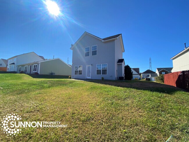 Building Photo - Adorable 3 BR 2.5 BA Updated House + Garage
