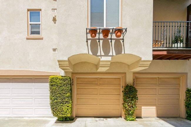 Building Photo - Multi-level Spanish Mission Style 3 Bed 2.5 Bath in Pasadena!