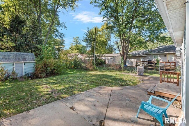 Building Photo - 400 Lexington Heights Dr