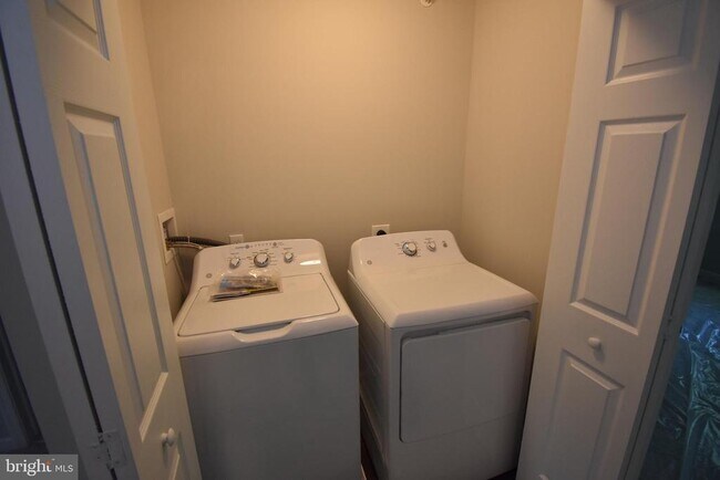 Building Photo - 358 E Nesquehoning St