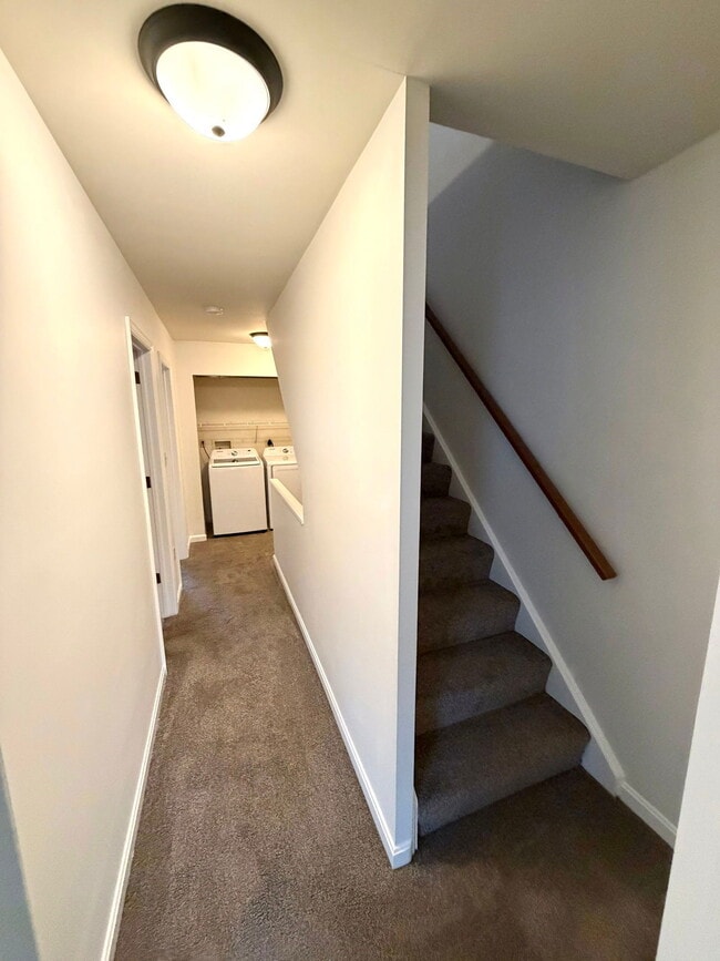 Building Photo - 170 Federal Way