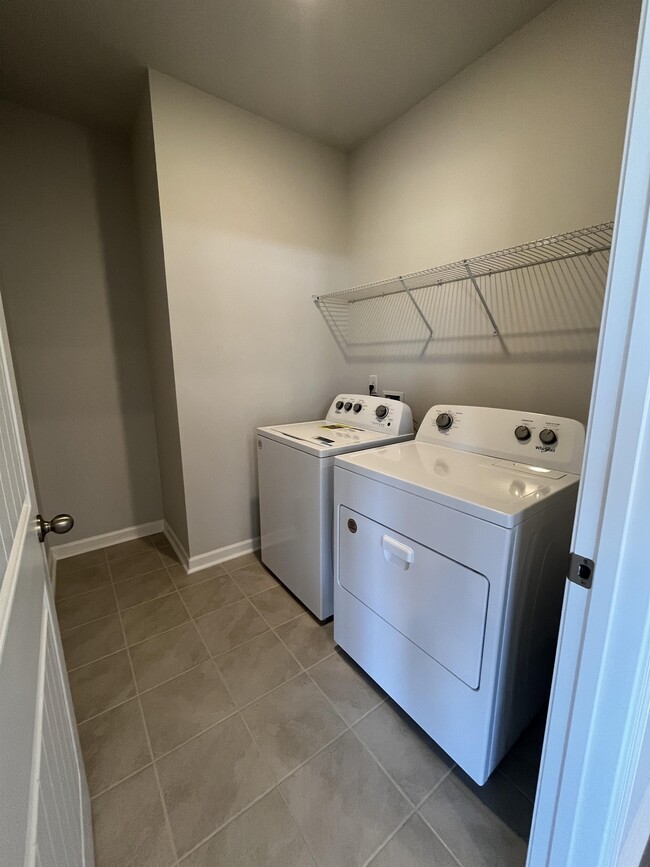 Building Photo - 6127 Japonica Ln