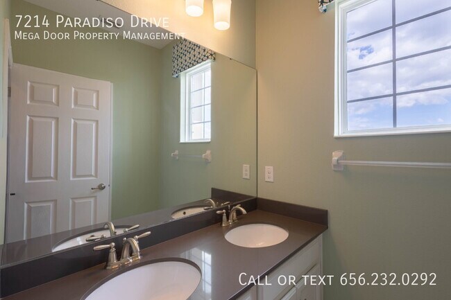 Building Photo - 7214 Paradiso Dr
