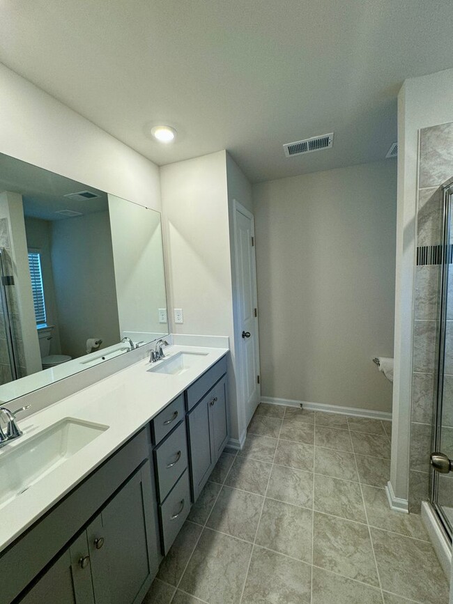 Building Photo - 4BR/2.5BA in Steel Creek's Brightwater Neighborhood